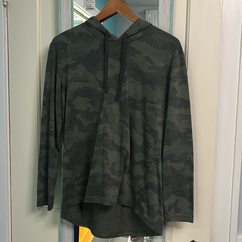 Jane & Delancey camo lightweight hoodie size medium